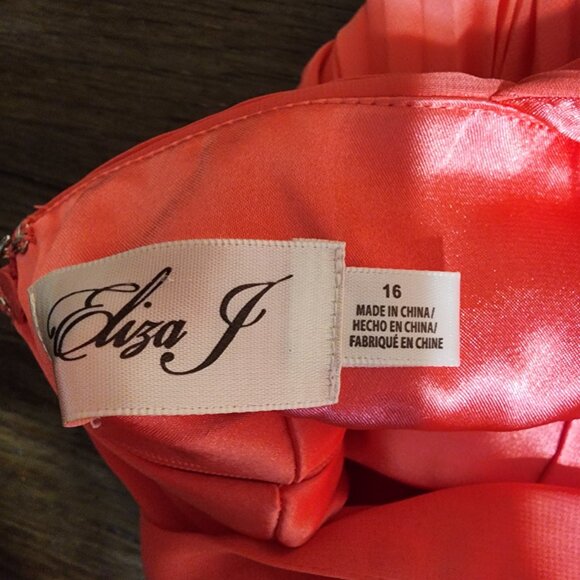 Eliza J Crystal Detail Pleated Gown NWT Pink Size 16 - Picture 9 of 14